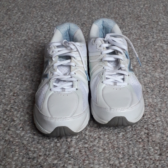 NWOB New Balance Women's Athletic Sneakers - Picture 4 of 8